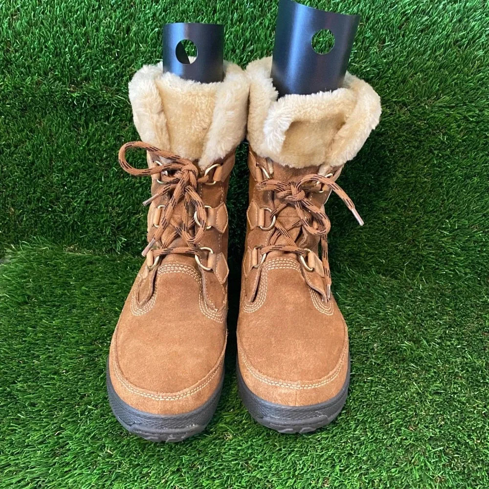 Timberland Mukluk Style, Suede Faux‎ Fur Trim Boots Size Women's Size 9.5M